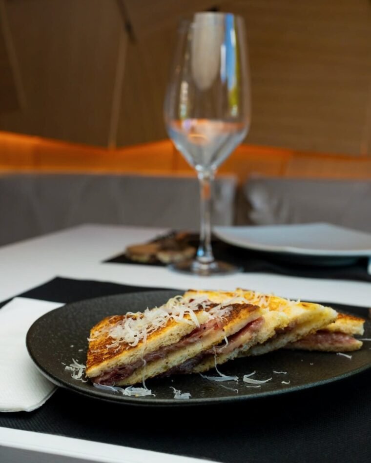 Bikini trufado de jamón ibérico