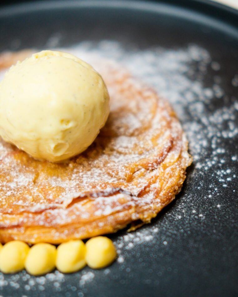 Tarta de hojaldre y manzana